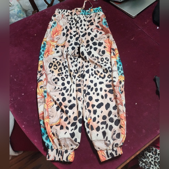 NWOT ... Leopard 🐆 Print joggers Pants - Picture 3 of 8